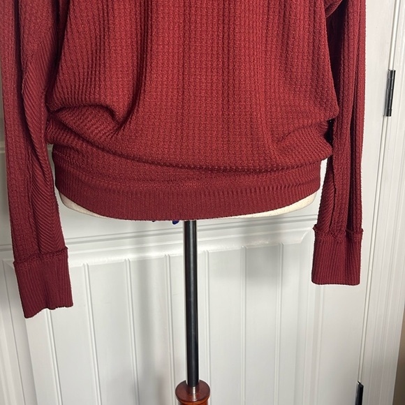 We The Free red burgundy Waffle Thermal Long Sleeve V-Neck Shirt Size M - Picture 8 of 11